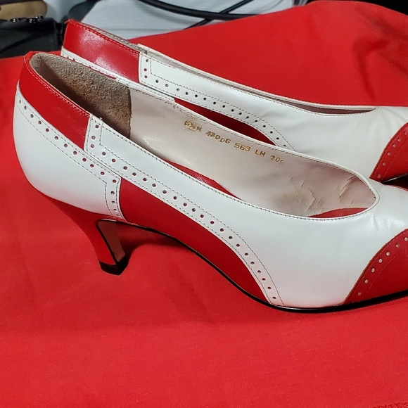 Vintage red/white womens carriage court wingtip heels - Picture 2 of 7